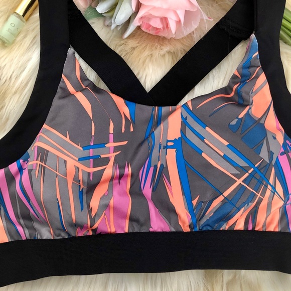 Abstract Wide Band Sport Bra Size M - Picture 2 of 4
